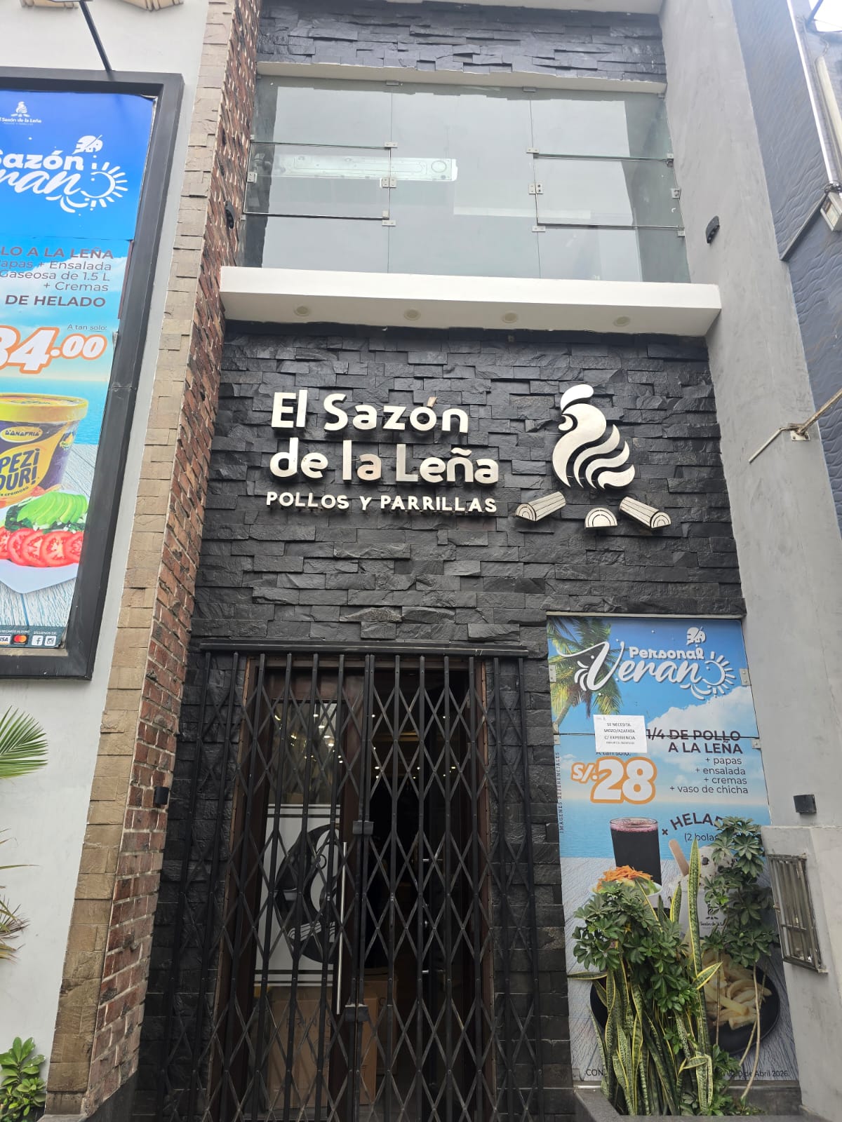Fachada de local comercial en piedra natural